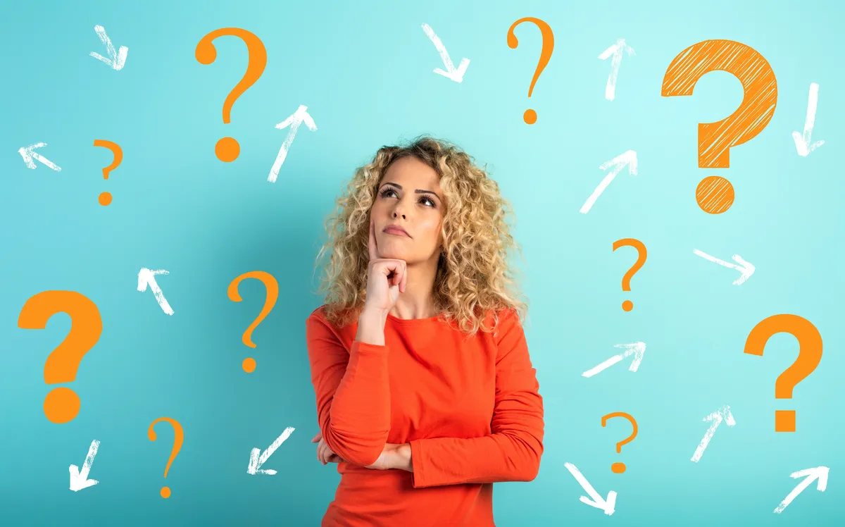 femme se posant des questions