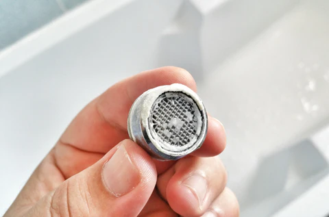 Pommeau de douche entartré